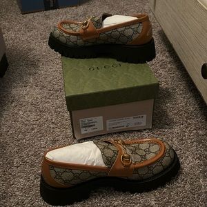 BRAND NEW & UNWORN Gucci horsebit monogram loafer